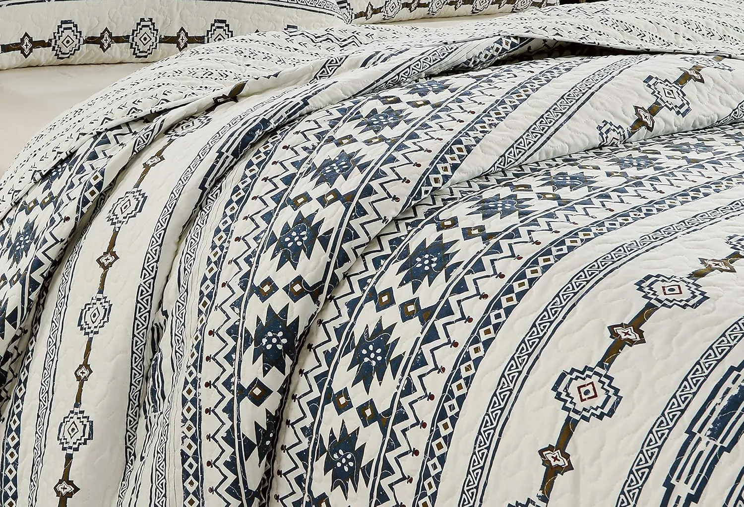 Chezmoi Collection Colby 3-Piece Western Quilt Set - Geometric Tribal Ivory Navy Brown Red Printed Pre-Washed Reversible Microfiber Bedspread Set, Queen Size