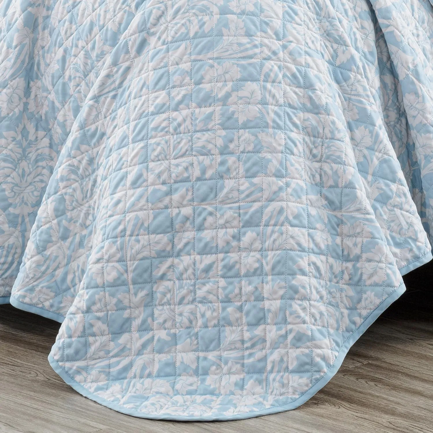 Chezmoi Collection Ivy Floral Medallion Quilt Set Queen Size, 3-Piece Blue/White Floral Printed Pre-Washed Reversible Microfiber Bedspread Set