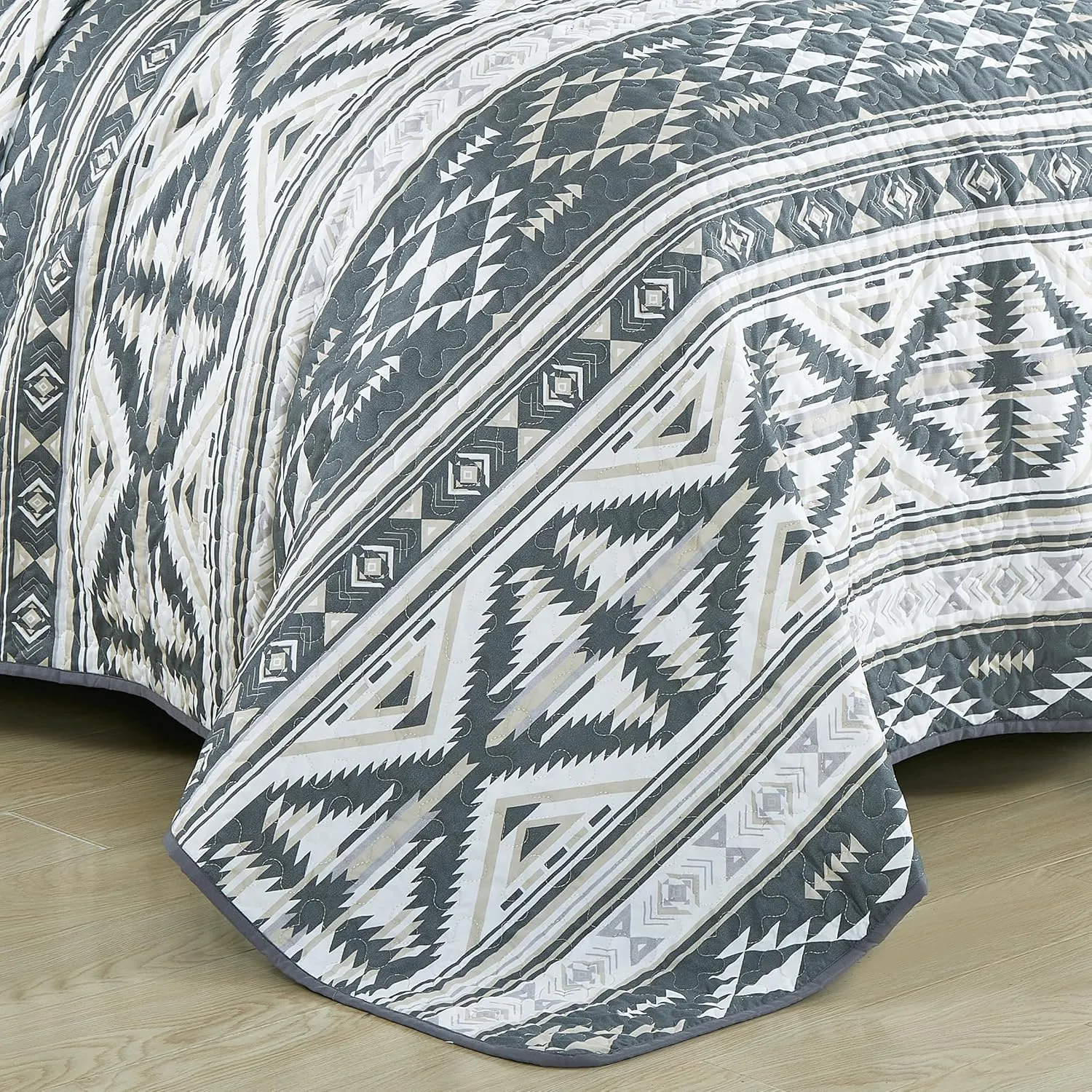 Chezmoi Collection Remy 3-Piece Southwestern Geometric Motif Quilt Set - Multicolor Gray White Light Brown Printed Microfiber Lightweight Quilted Bedspread Set, Queen (100" x 95")