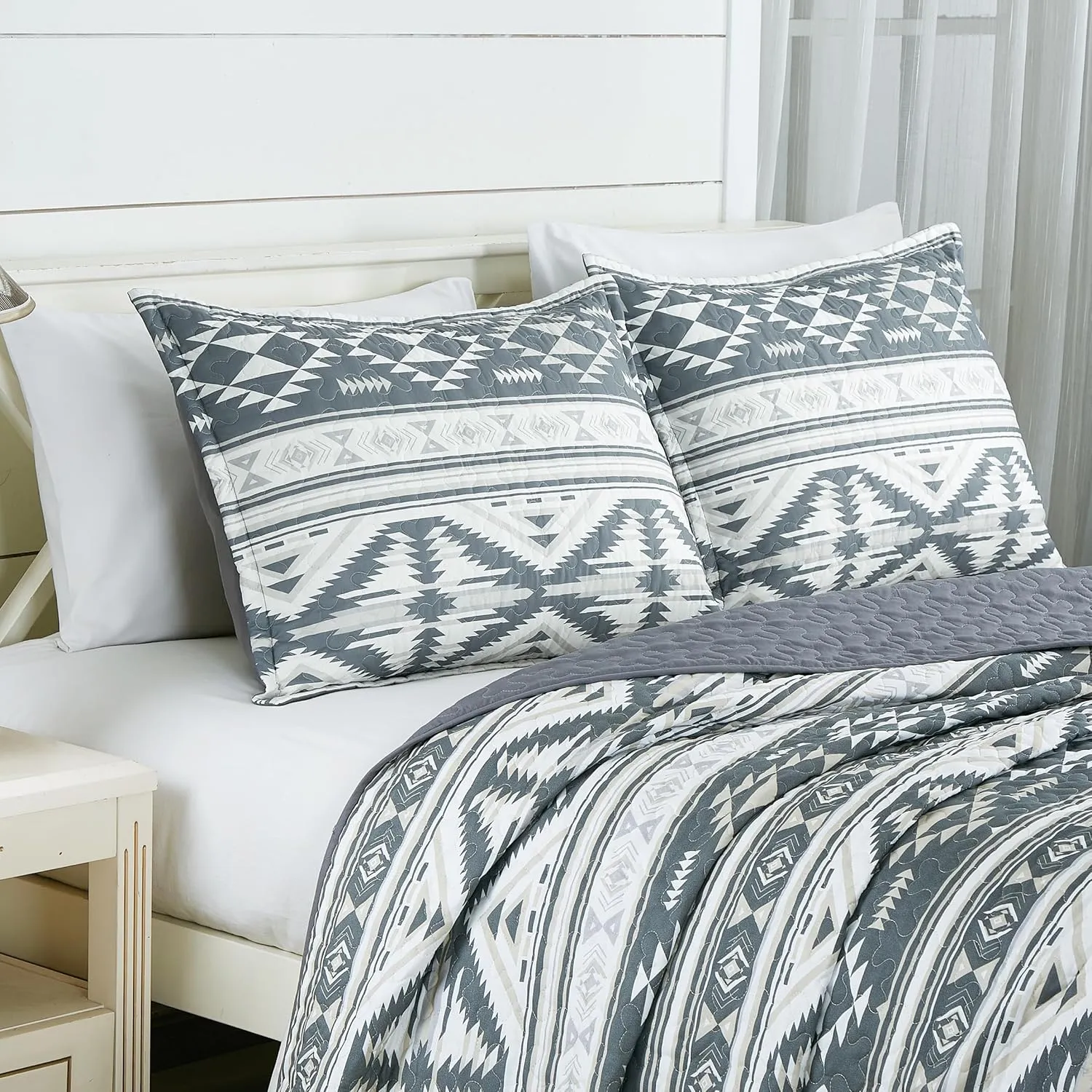 Chezmoi Collection Remy 3-Piece Southwestern Geometric Motif Quilt Set - Multicolor Gray White Light Brown Printed Microfiber Lightweight Quilted Bedspread Set, Queen (100" x 95")