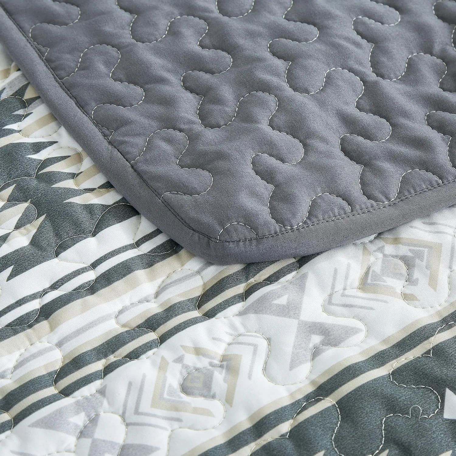 Chezmoi Collection Remy 3-Piece Southwestern Geometric Motif Quilt Set - Multicolor Gray White Light Brown Printed Microfiber Lightweight Quilted Bedspread Set, Queen (100" x 95")