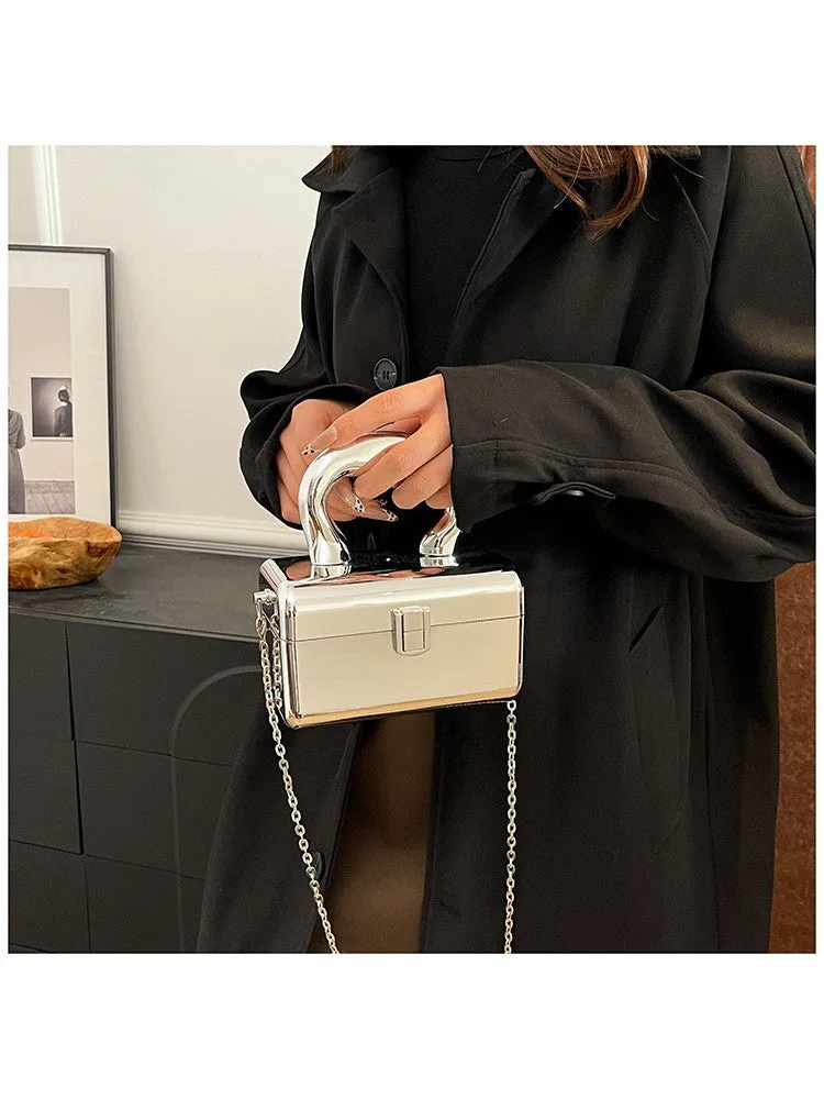Chic and Versatile Shoulder Bag: Elevate Your Style!