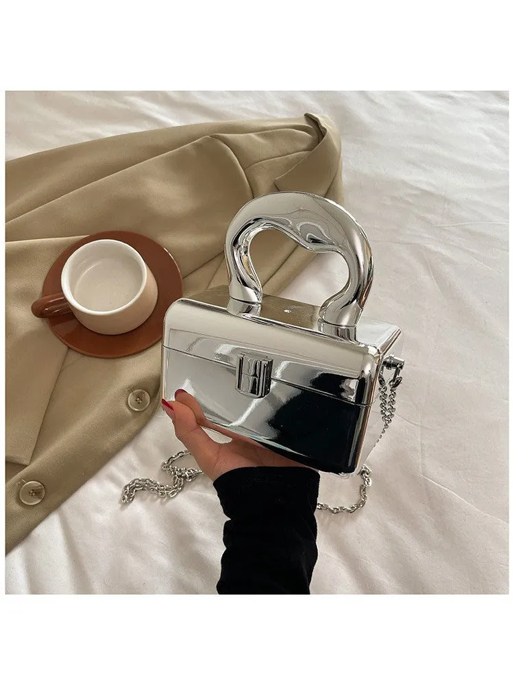 Chic and Versatile Shoulder Bag: Elevate Your Style!