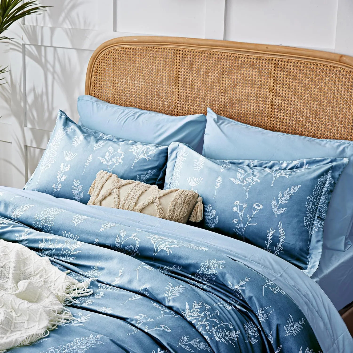 Floral Comforter Set Full Blue, Cute Flower Bed in a Bag Full Boho 7 Pieces, Soft Fluffy Bedding Sets with Comforter, Sheets, Pillowcases & Shams, All Season