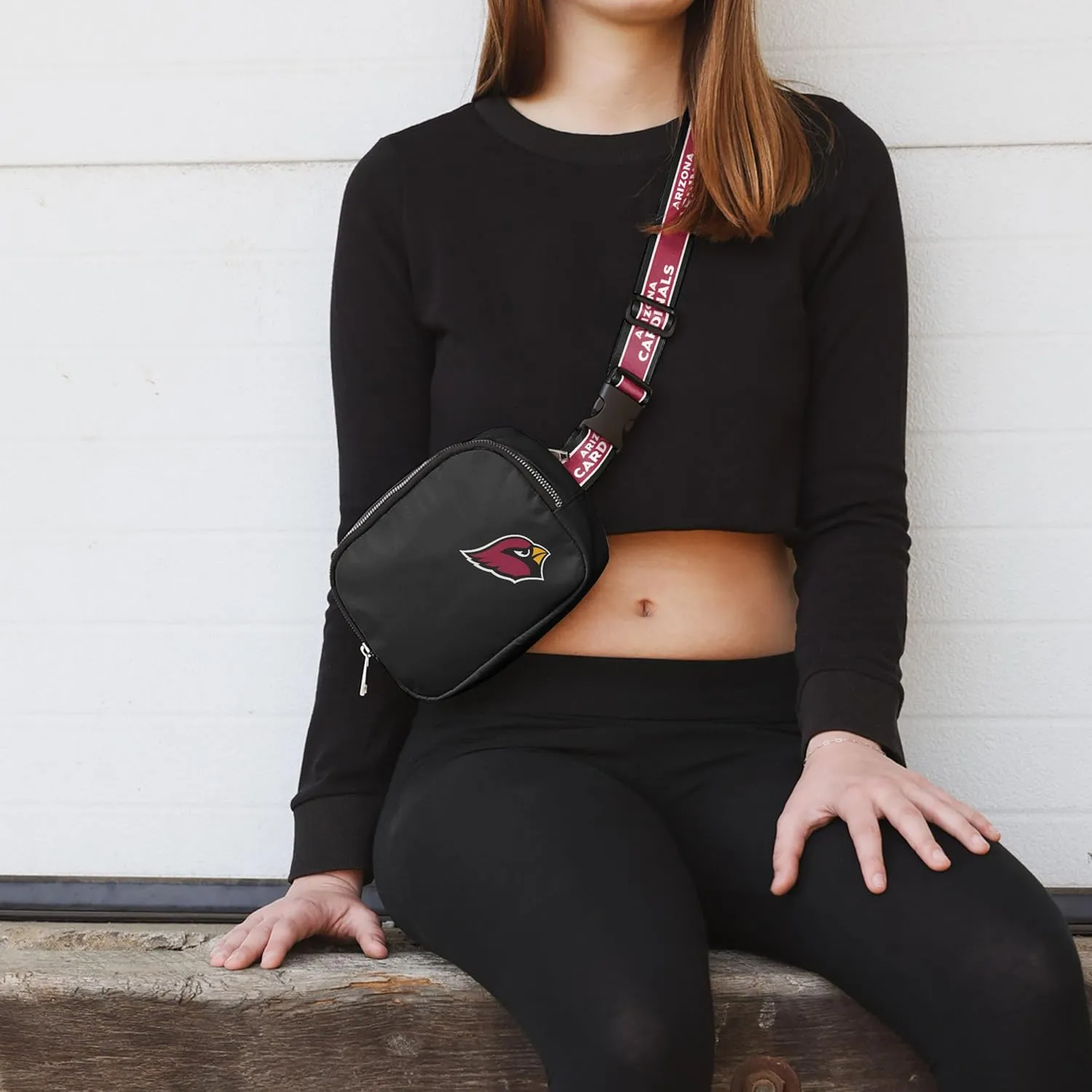 FOCO NFL Unisex-Adult NFL Team Color Wordmark Crossbody Belt Bag