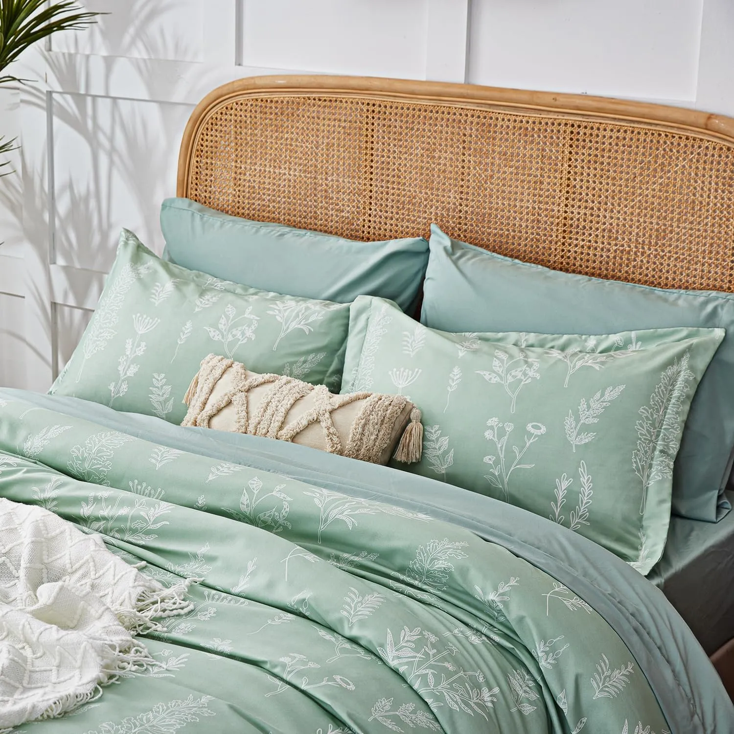 King Size Comforter Set 7 Pieces, Sage Green, Cute Floral Bed in a Bag King Boho, Soft Fluffy Bedding Sets with Comforter, Sheets, Pillowcases & Shams, All Seasons
