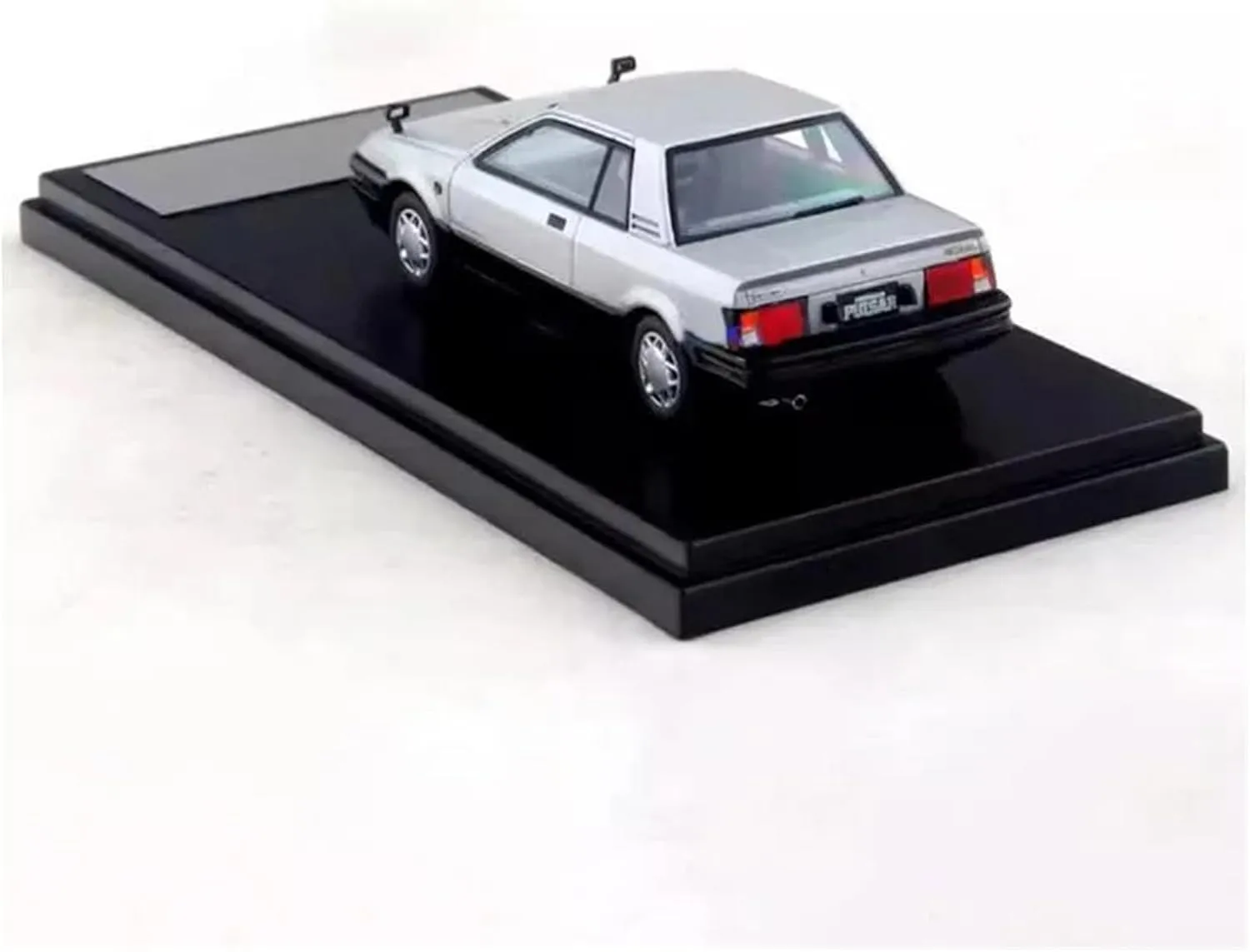 Metal Die Cast Toy Cars 1:43 Scale for Pulsar EXA 1982 Simulation Resin Car Model Static Display Collectible Toy Souvenir Decoration for Home Or Office Décor(Red)