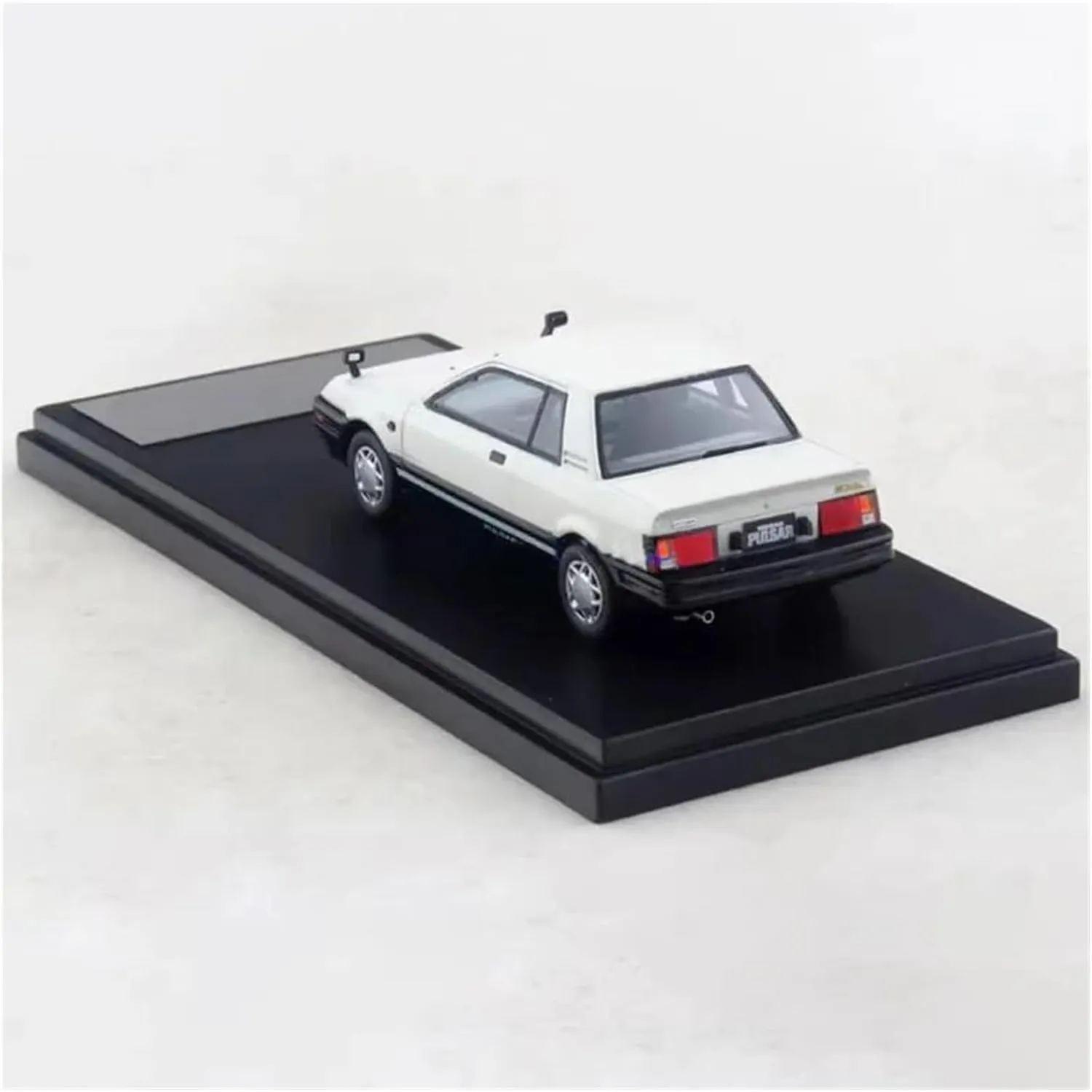 Metal Die Cast Toy Cars 1:43 Scale for Pulsar EXA 1982 Simulation Resin Car Model Static Display Collectible Toy Souvenir Decoration for Home Or Office Décor(Red)