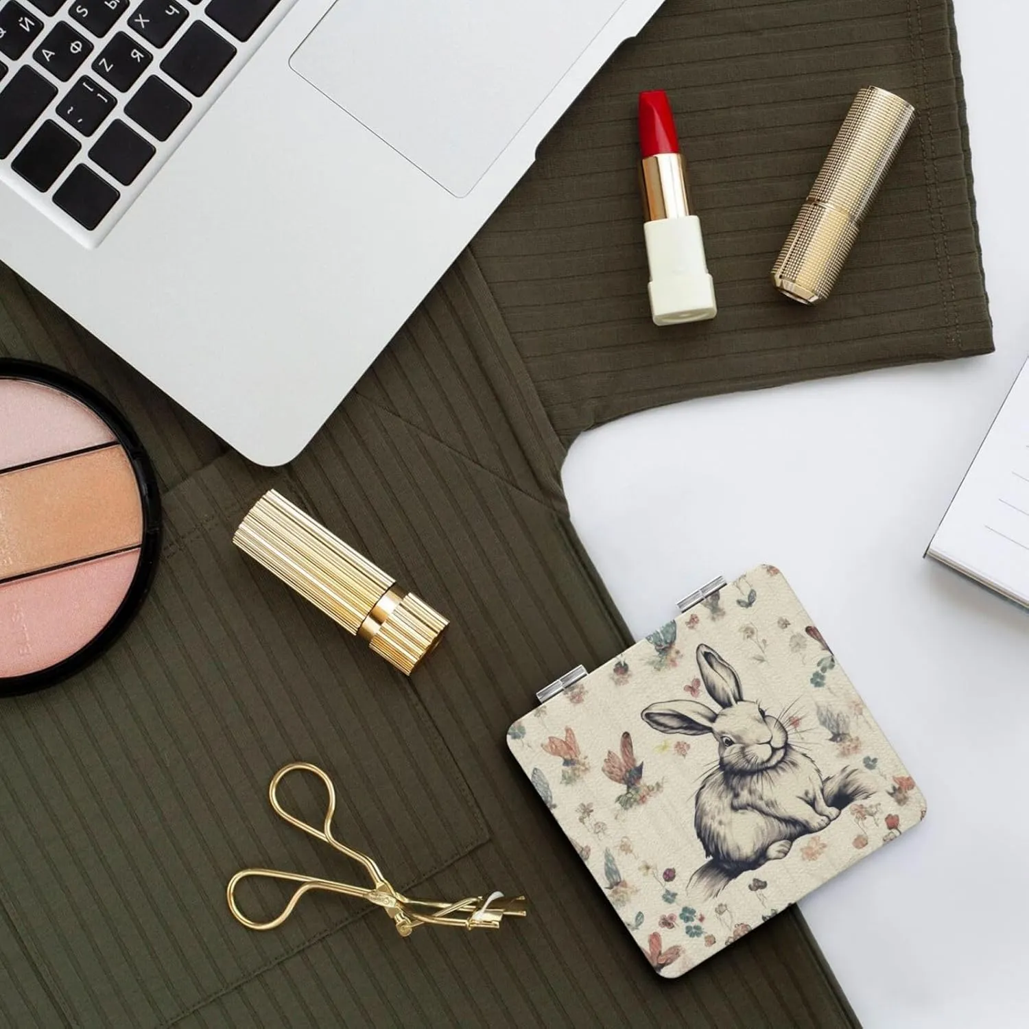 Rabbit Background Printed Square Pocket Makeup Mirror with 1X/2X Magnification, Portable Mini Travel Makeup Mirror for Travel Daily Work Beauty