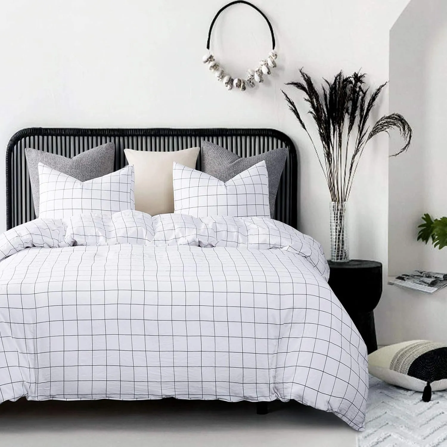 Wake In Cloud - Grid Comforter Set, Preppy Geometric Plaid Checkered Modern Pattern Printed, Soft Lightweight Bedding, 3 Pieces, White, Twin Size
