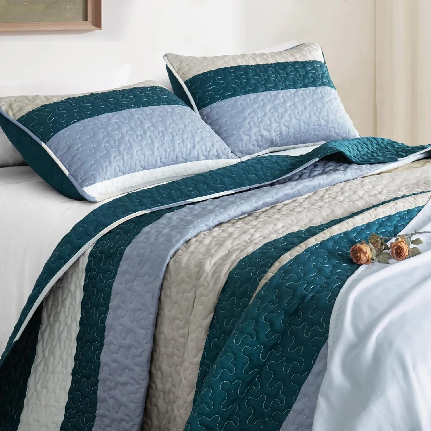 Whale Flotilla Reversible Ultra Soft Printed Quilts King Size, Lightweight Patchwork Geometric Stripes Bedspreads Coverlets Quilt Bedding Set with 2 Pillow Shams for All Seasons, Navy
